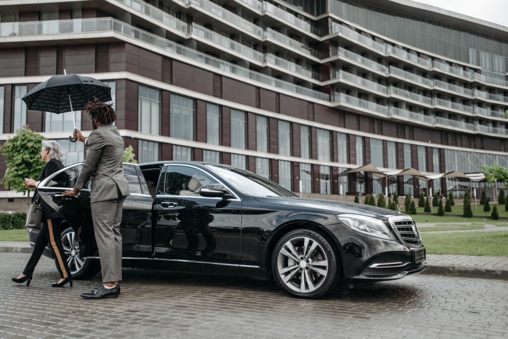 Birmingham to Gatwick Airport Transfers with Professional Chauffeurs - Birmingham to Gatwick Airport Transfers With Professional Chauffeurs