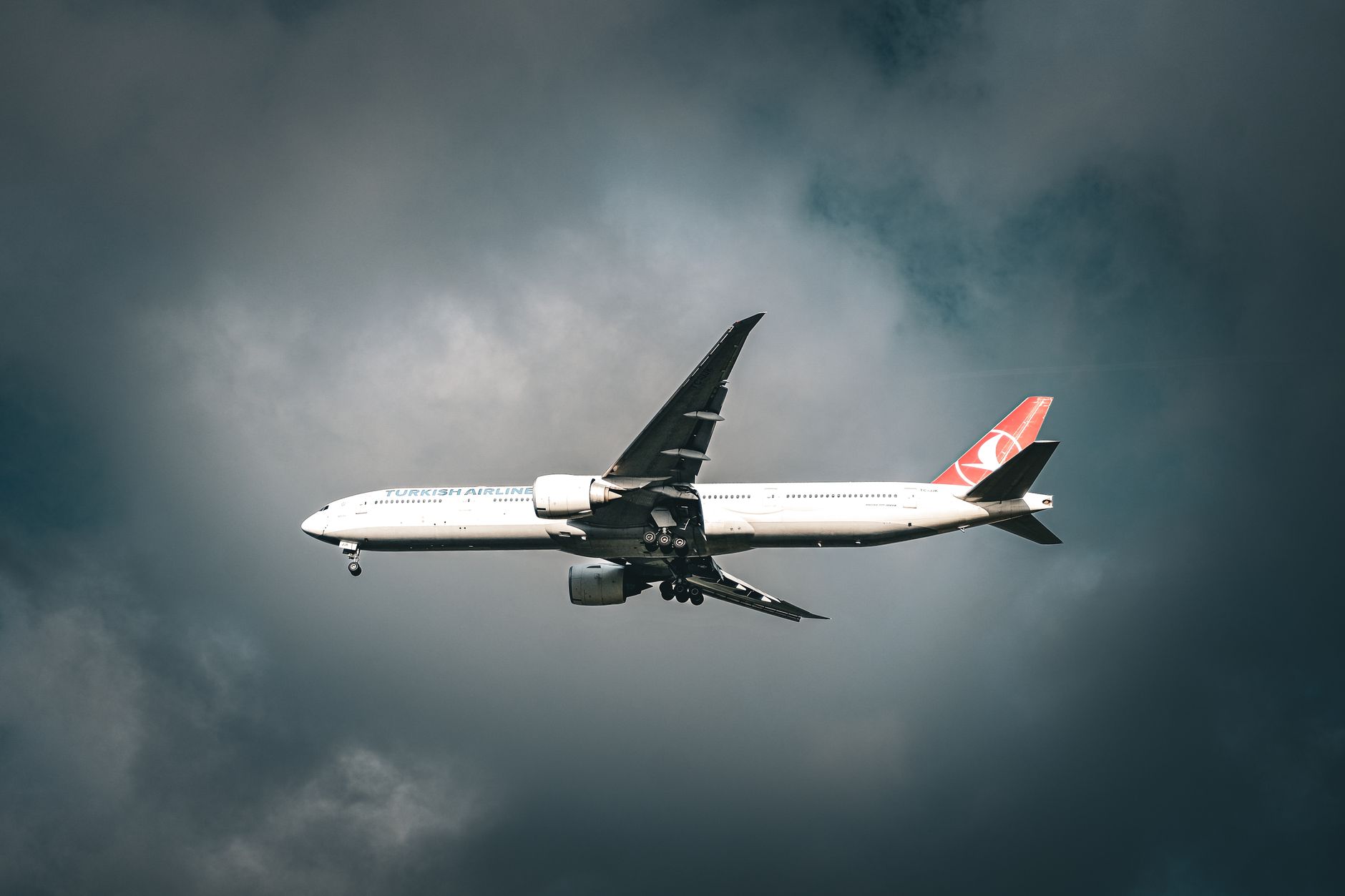 Why Business Travellers Prefer Private Chauffeur Airport Transfers