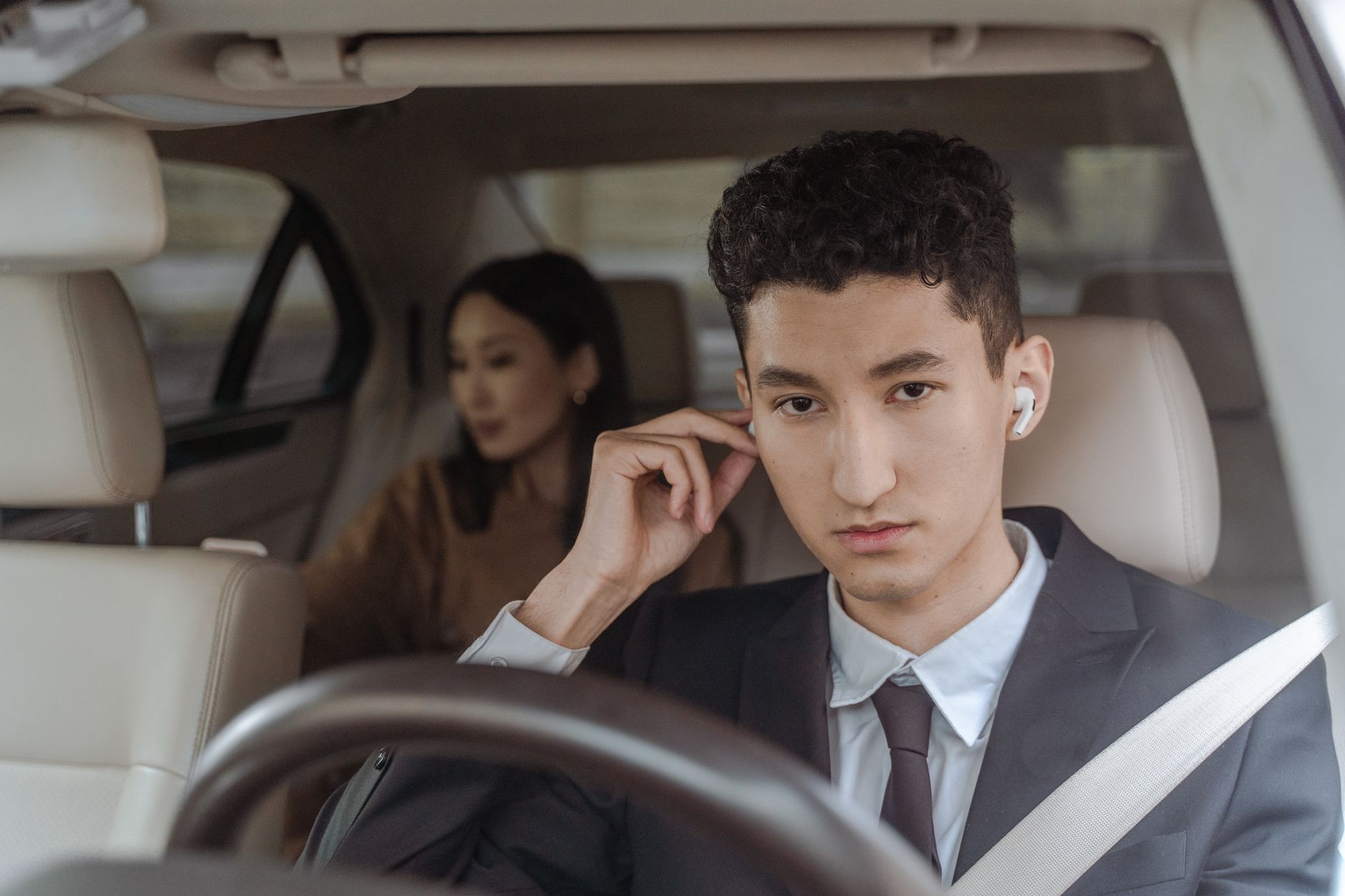 Skyline Airport Transfers: Your Guide to Professional Chauffeur