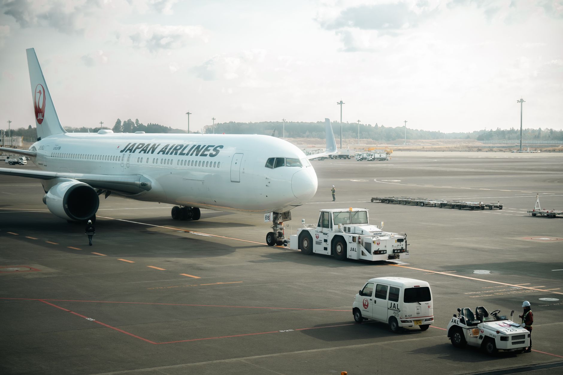 Why premium vehicles enhance long-distance airport transfers